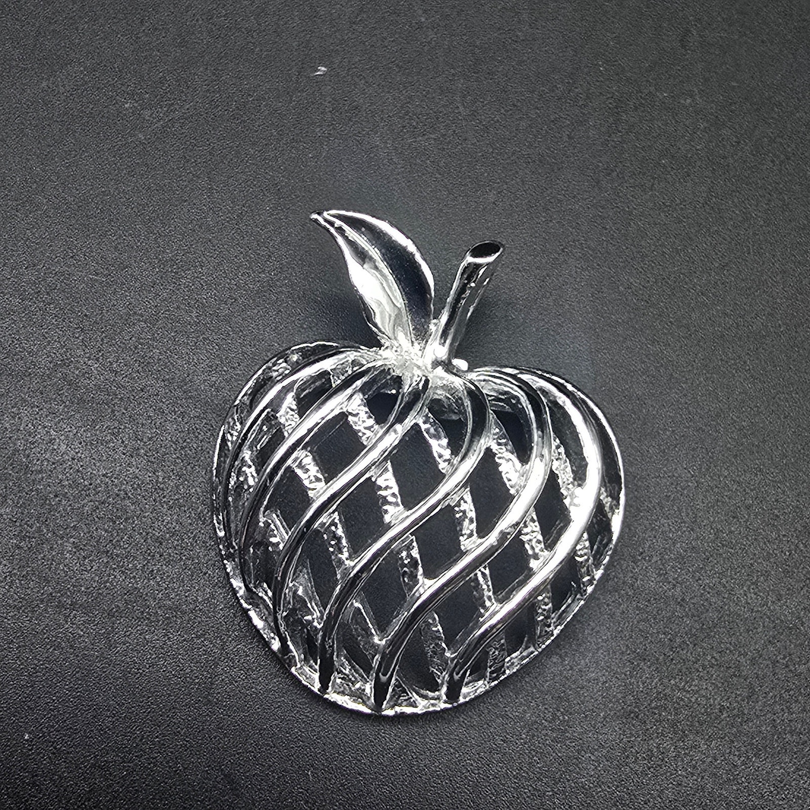 Gerry's Silver Tone Lattice Open Work Apple Brooch Fruit Vintage Jewelry